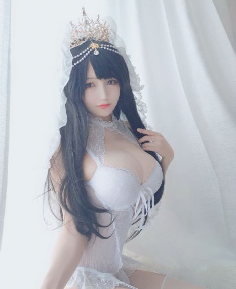 女女百合舌伸湿润腿间电影