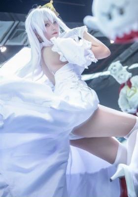 丰满女邻居的嫩苞张开视频